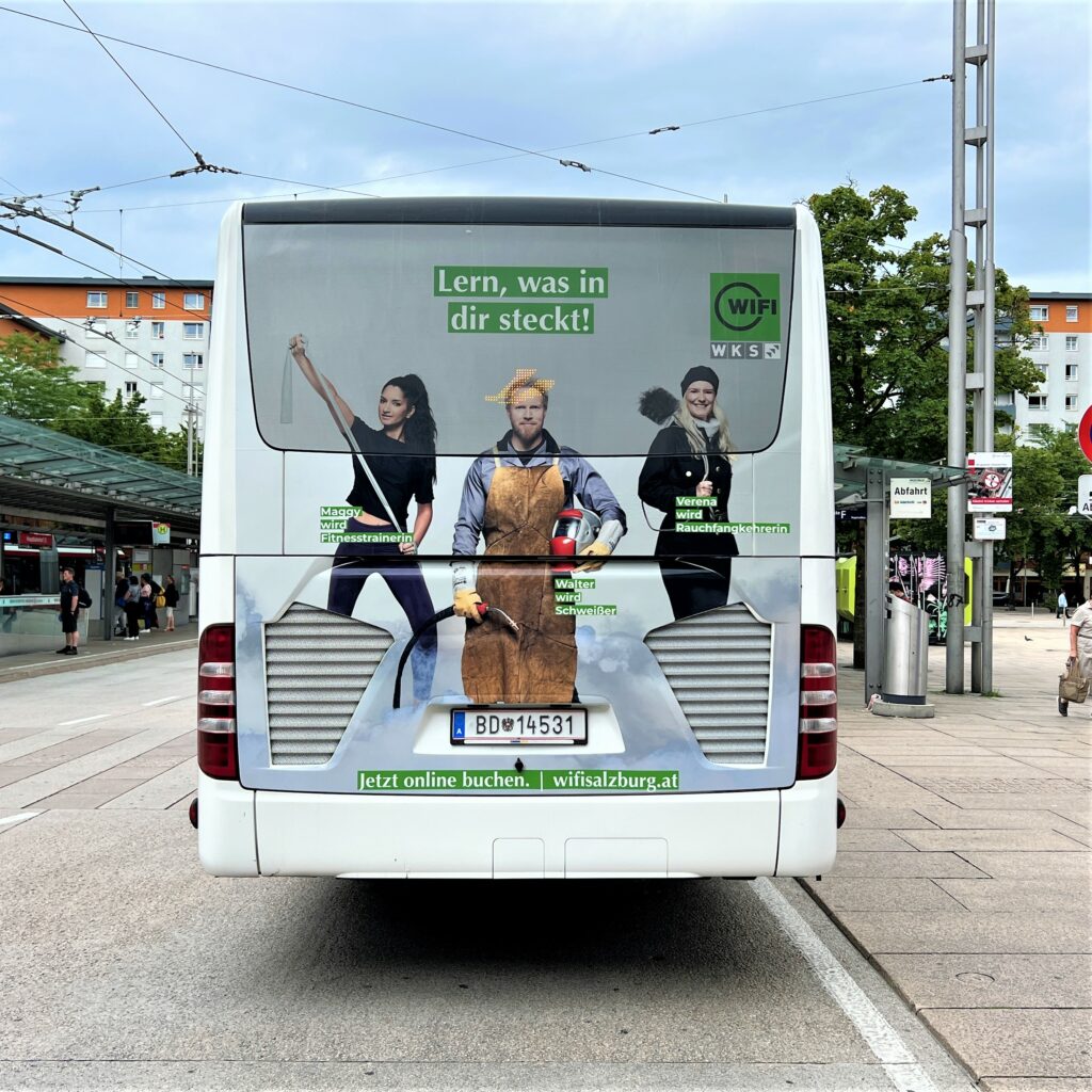 Heck Buswerbung auf öffentlichen Bus